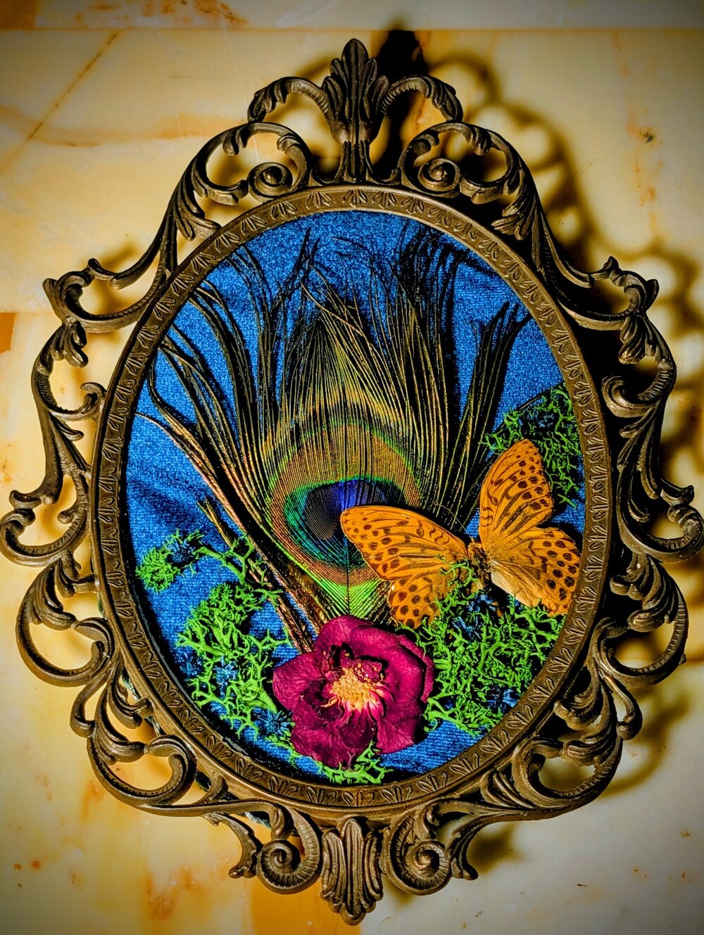 Gorgeous 10"x7"vintage Italian brass bubble glass hangable frame with genuine bu